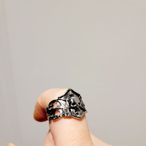 Brand New Silver Skull King Ring Adjustable Size - Picture 5 of 7
